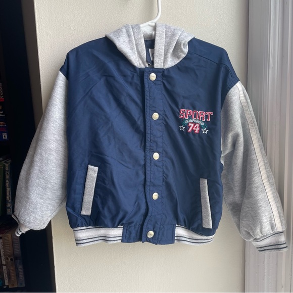 VINTAGE IN DESIGN BLUE GRAY SPORTS APPLIQUÉ HOODED JACKET SIZE 3T - Picture 1 of 3
